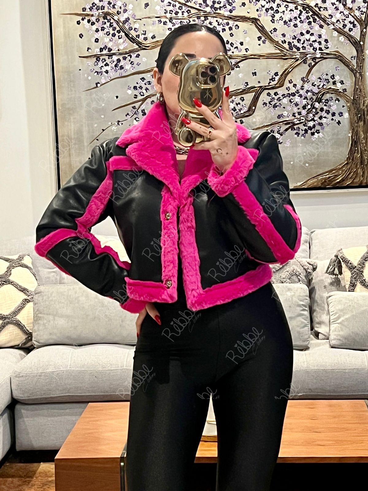 Chamarra Negra Con Rosa