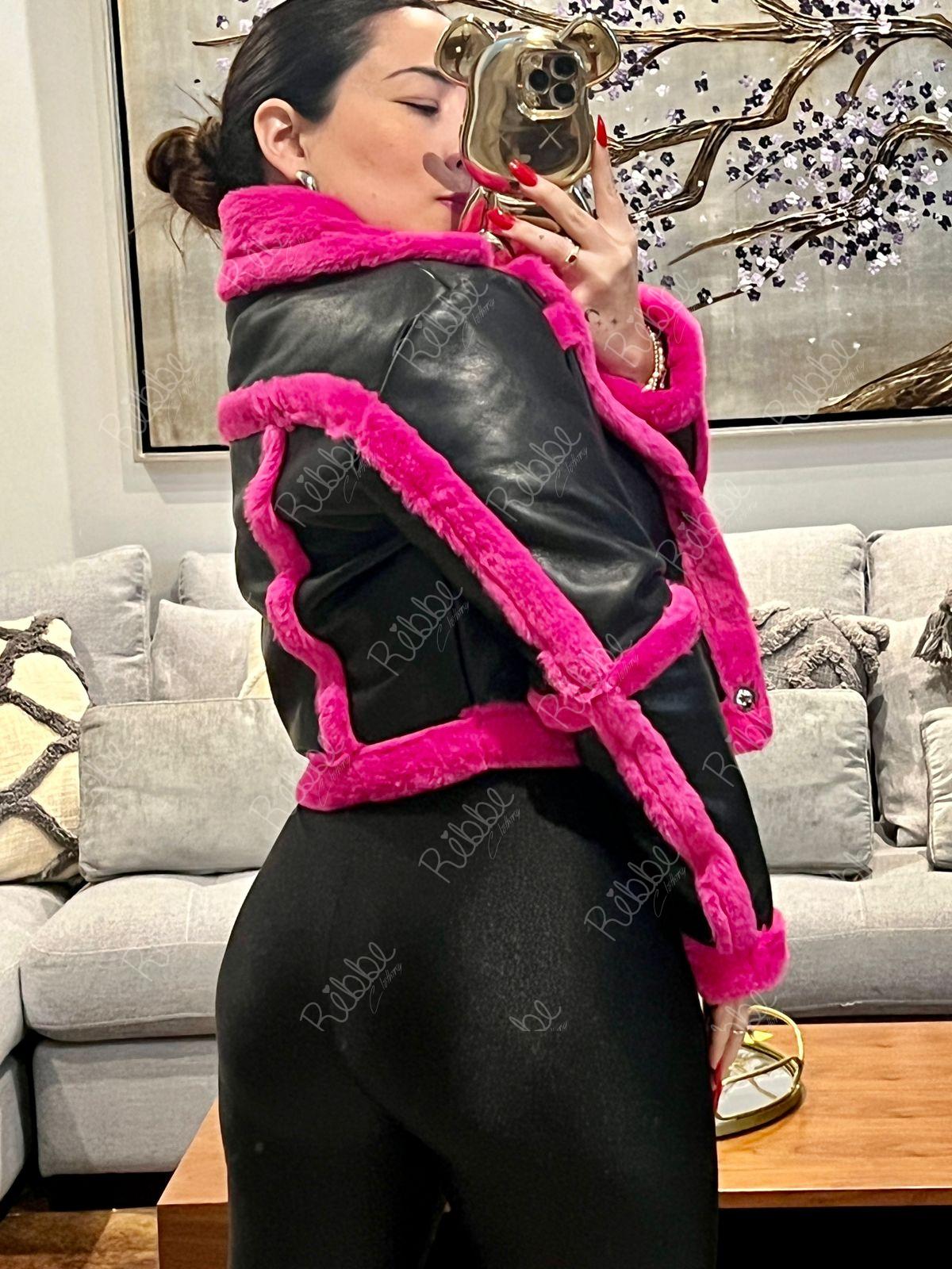 Chamarra Negra Con Rosa - Imagen 2