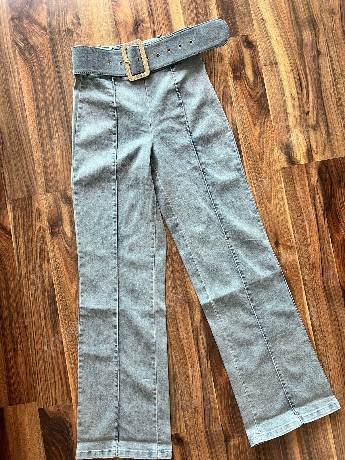 Pantalón Con Hebilla