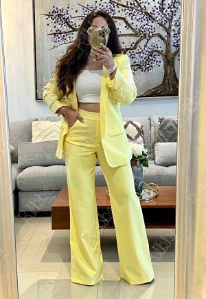 Traje amarillo